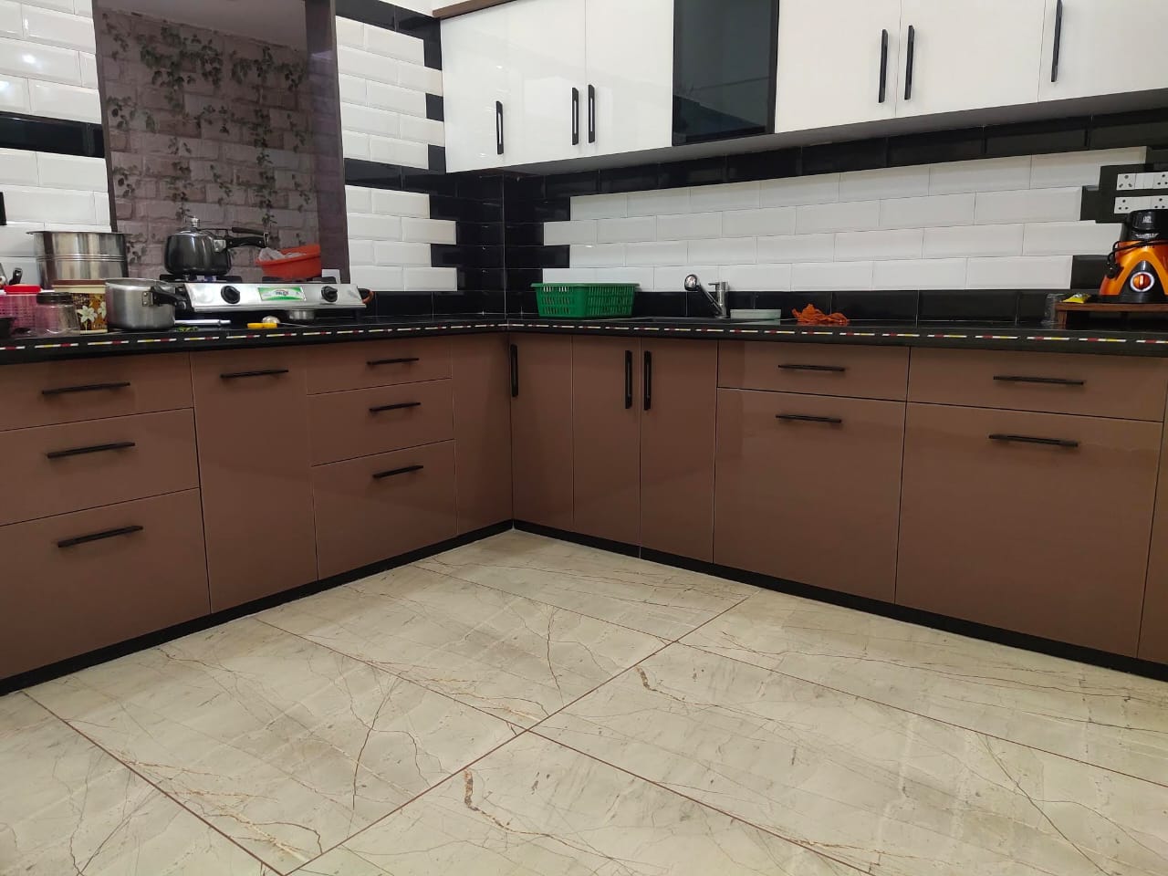 Roshan Enterprises Modular Kitchen Showcase