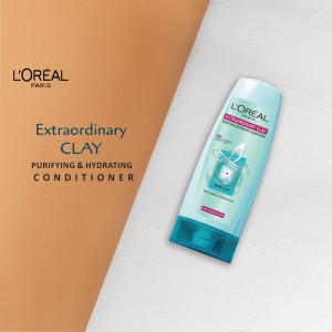 L'Oréal Paris Extraordinary Clay Conditioner bottle on a two-tone background