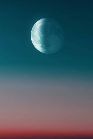 Full moon in a gradient sky